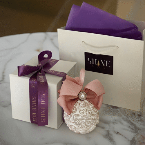 Gemini_Generated_Image_82a88a82a88a82a8 Pink Eglutės žaisliukas dėžutėje