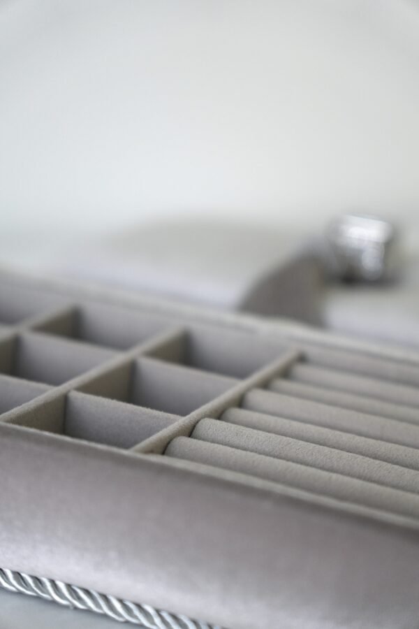 Luxy grey papuošalų dėžutė su skyreliais