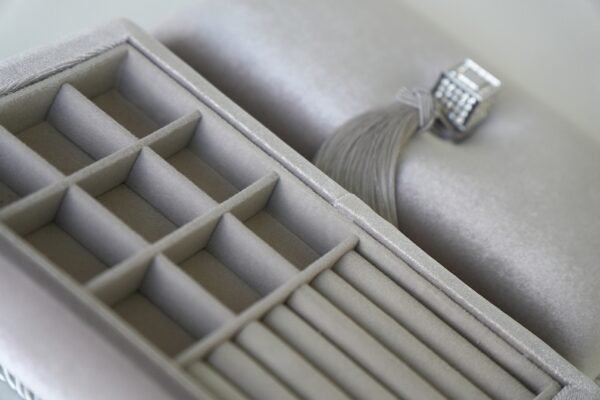 Luxy grey papuošalų dėžutė su skyreliais