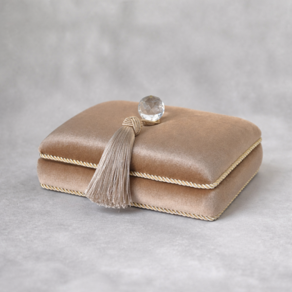 Sand papuošalų dėžutė su skyreliais