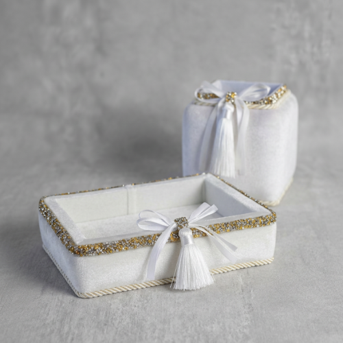 Baltas padėkliukas + dėžutė