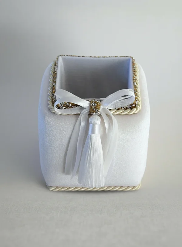 Baltas padėkliukas + dėžutė