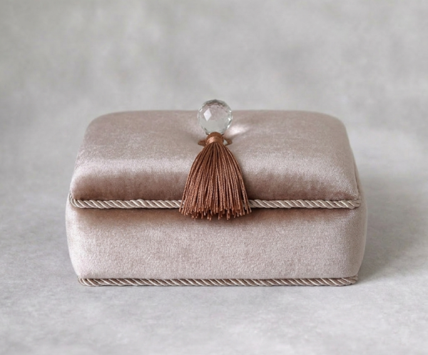 beige dėžutė